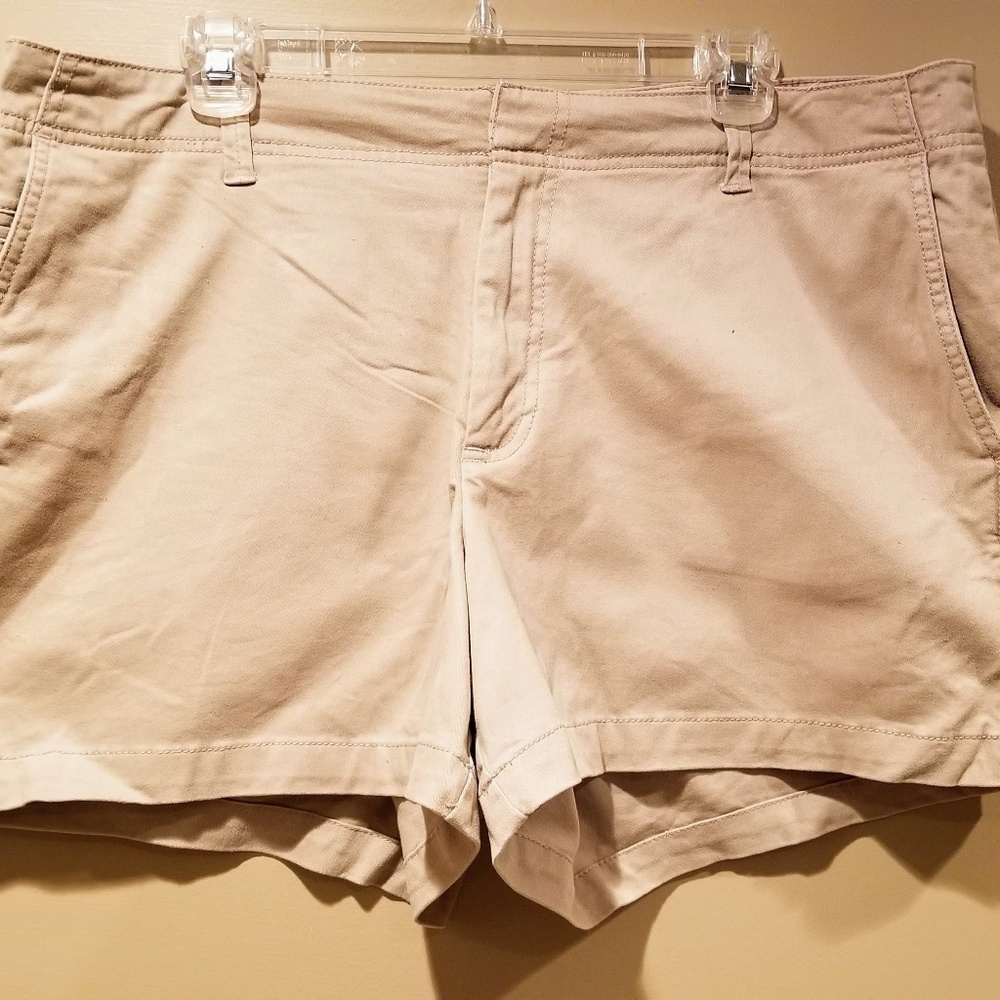 NWOT Khaki GAP Shorts